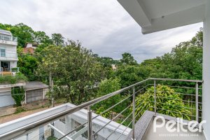 Casa à venda com 284m², 3 dormitórios, 1 suíte, 4 vagas, no bairro Tristeza em Porto Alegre