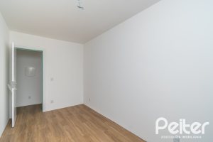 Casa à venda com 284m², 3 dormitórios, 1 suíte, 4 vagas, no bairro Tristeza em Porto Alegre