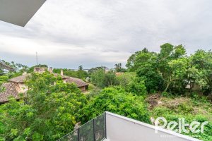 Casa à venda com 284m², 3 dormitórios, 1 suíte, 4 vagas, no bairro Tristeza em Porto Alegre