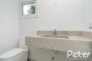 Casa à venda com 284m², 3 dormitórios, 1 suíte, 4 vagas, no bairro Tristeza em Porto Alegre