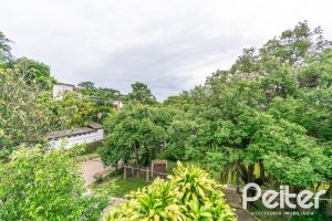 Casa à venda com 284m², 3 dormitórios, 1 suíte, 4 vagas, no bairro Tristeza em Porto Alegre