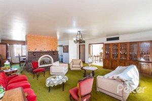 Casa à venda com 564m², 5 dormitórios, 2 suítes, 4 vagas, no bairro Vila Assunção em Porto Alegre