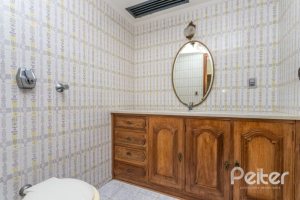 Casa à venda com 564m², 5 dormitórios, 2 suítes, 4 vagas, no bairro Vila Assunção em Porto Alegre