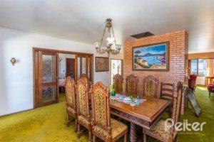 Casa à venda com 564m², 5 dormitórios, 2 suítes, 4 vagas, no bairro Vila Assunção em Porto Alegre