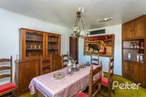 Casa à venda com 564m², 5 dormitórios, 2 suítes, 4 vagas, no bairro Vila Assunção em Porto Alegre