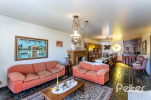 Casa à venda com 564m², 5 dormitórios, 2 suítes, 4 vagas, no bairro Vila Assunção em Porto Alegre