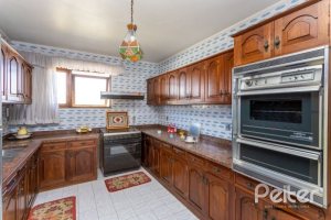 Casa à venda com 564m², 5 dormitórios, 2 suítes, 4 vagas, no bairro Vila Assunção em Porto Alegre