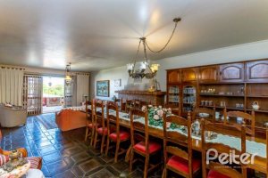 Casa à venda com 564m², 5 dormitórios, 2 suítes, 4 vagas, no bairro Vila Assunção em Porto Alegre