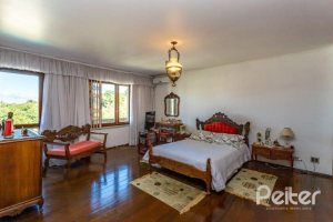 Casa à venda com 564m², 5 dormitórios, 2 suítes, 4 vagas, no bairro Vila Assunção em Porto Alegre