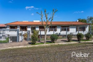 Casa à venda com 564m², 5 dormitórios, 2 suítes, 4 vagas, no bairro Vila Assunção em Porto Alegre