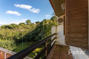 Casa à venda com 564m², 5 dormitórios, 2 suítes, 4 vagas, no bairro Vila Assunção em Porto Alegre