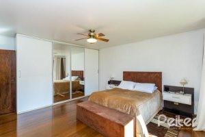 Casa à venda com 564m², 5 dormitórios, 2 suítes, 4 vagas, no bairro Vila Assunção em Porto Alegre