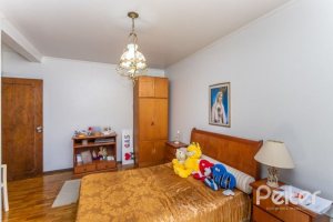 Casa à venda com 564m², 5 dormitórios, 2 suítes, 4 vagas, no bairro Vila Assunção em Porto Alegre