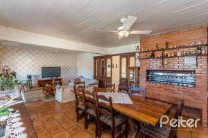 Casa à venda com 564m², 5 dormitórios, 2 suítes, 4 vagas, no bairro Vila Assunção em Porto Alegre