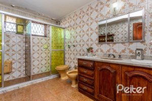 Casa à venda com 564m², 5 dormitórios, 2 suítes, 4 vagas, no bairro Vila Assunção em Porto Alegre