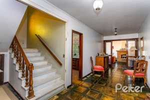 Casa à venda com 564m², 5 dormitórios, 2 suítes, 4 vagas, no bairro Vila Assunção em Porto Alegre