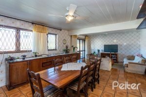 Casa à venda com 564m², 5 dormitórios, 2 suítes, 4 vagas, no bairro Vila Assunção em Porto Alegre