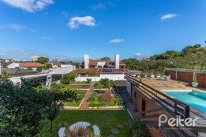 Casa à venda com 564m², 5 dormitórios, 2 suítes, 4 vagas, no bairro Vila Assunção em Porto Alegre