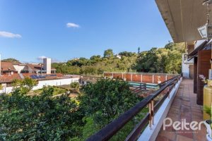 Casa à venda com 564m², 5 dormitórios, 2 suítes, 4 vagas, no bairro Vila Assunção em Porto Alegre