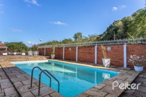 Casa à venda com 564m², 5 dormitórios, 2 suítes, 4 vagas, no bairro Vila Assunção em Porto Alegre