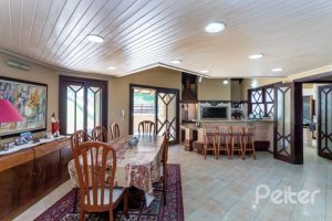 Casa à venda com 600m², 4 dormitórios, 4 suítes, 4 vagas, no bairro Vila Conceição em Porto Alegre