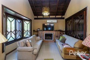 Casa à venda com 600m², 4 dormitórios, 4 suítes, 4 vagas, no bairro Vila Conceição em Porto Alegre