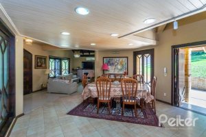 Casa à venda com 600m², 4 dormitórios, 4 suítes, 4 vagas, no bairro Vila Conceição em Porto Alegre