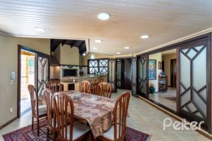 Casa à venda com 600m², 4 dormitórios, 4 suítes, 4 vagas, no bairro Vila Conceição em Porto Alegre