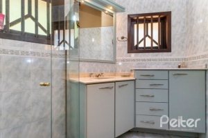 Casa à venda com 600m², 4 dormitórios, 4 suítes, 4 vagas, no bairro Vila Conceição em Porto Alegre