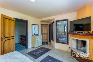 Casa à venda com 600m², 4 dormitórios, 4 suítes, 4 vagas, no bairro Vila Conceição em Porto Alegre