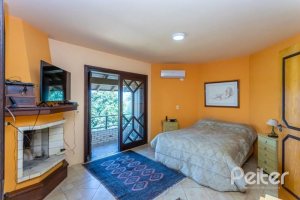 Casa à venda com 600m², 4 dormitórios, 4 suítes, 4 vagas, no bairro Vila Conceição em Porto Alegre