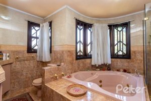 Casa à venda com 600m², 4 dormitórios, 4 suítes, 4 vagas, no bairro Vila Conceição em Porto Alegre