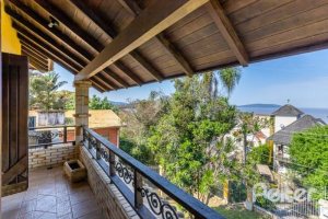 Casa à venda com 600m², 4 dormitórios, 4 suítes, 4 vagas, no bairro Vila Conceição em Porto Alegre