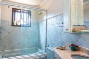 Casa à venda com 600m², 4 dormitórios, 4 suítes, 4 vagas, no bairro Vila Conceição em Porto Alegre