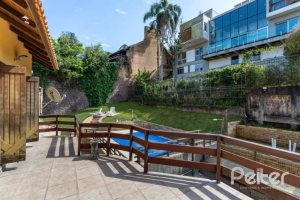 Casa à venda com 600m², 4 dormitórios, 4 suítes, 4 vagas, no bairro Vila Conceição em Porto Alegre