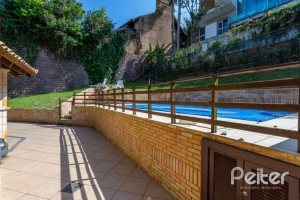 Casa à venda com 600m², 4 dormitórios, 4 suítes, 4 vagas, no bairro Vila Conceição em Porto Alegre