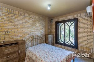 Casa à venda com 600m², 4 dormitórios, 4 suítes, 4 vagas, no bairro Vila Conceição em Porto Alegre