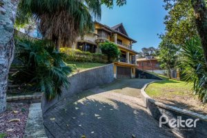 Casa à venda com 600m², 4 dormitórios, 4 suítes, 4 vagas, no bairro Vila Conceição em Porto Alegre