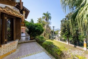 Casa à venda com 600m², 4 dormitórios, 4 suítes, 4 vagas, no bairro Vila Conceição em Porto Alegre