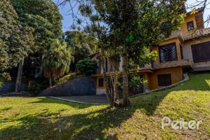 Casa à venda com 600m², 4 dormitórios, 4 suítes, 4 vagas, no bairro Vila Conceição em Porto Alegre