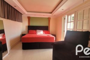 Casa à venda com 351m², 4 dormitórios, 1 suíte, 2 vagas, no bairro Ipanema em Porto Alegre