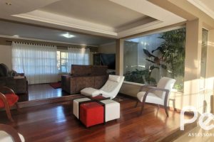 Casa à venda com 351m², 4 dormitórios, 1 suíte, 2 vagas, no bairro Ipanema em Porto Alegre