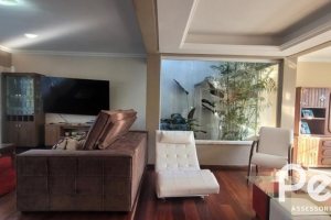 Casa à venda com 351m², 4 dormitórios, 1 suíte, 2 vagas, no bairro Ipanema em Porto Alegre