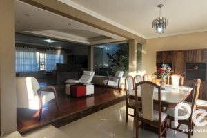 Casa à venda com 351m², 4 dormitórios, 1 suíte, 2 vagas, no bairro Ipanema em Porto Alegre