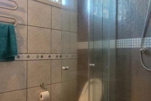 Casa à venda com 351m², 4 dormitórios, 1 suíte, 2 vagas, no bairro Ipanema em Porto Alegre