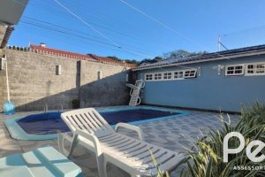 Casa à venda com 351m², 4 dormitórios, 1 suíte, 2 vagas, no bairro Ipanema em Porto Alegre