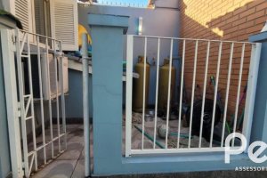 Casa à venda com 351m², 4 dormitórios, 1 suíte, 2 vagas, no bairro Ipanema em Porto Alegre