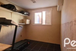 Casa à venda com 351m², 4 dormitórios, 1 suíte, 2 vagas, no bairro Ipanema em Porto Alegre