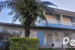 Casa à venda com 351m², 4 dormitórios, 1 suíte, 2 vagas, no bairro Ipanema em Porto Alegre