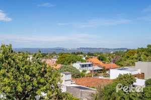 Casa à venda com 519m², 4 dormitórios, 4 suítes, 4 vagas, no bairro Vila Assuncao em Porto Alegre